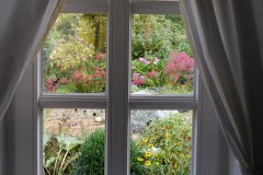 Blick aus dem Fenster im Wohnzimmer